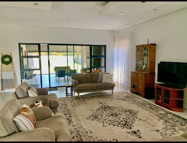 5 BEDROOM HOUSE FOR SALE IN HERON BANKS GOLF ESTATE